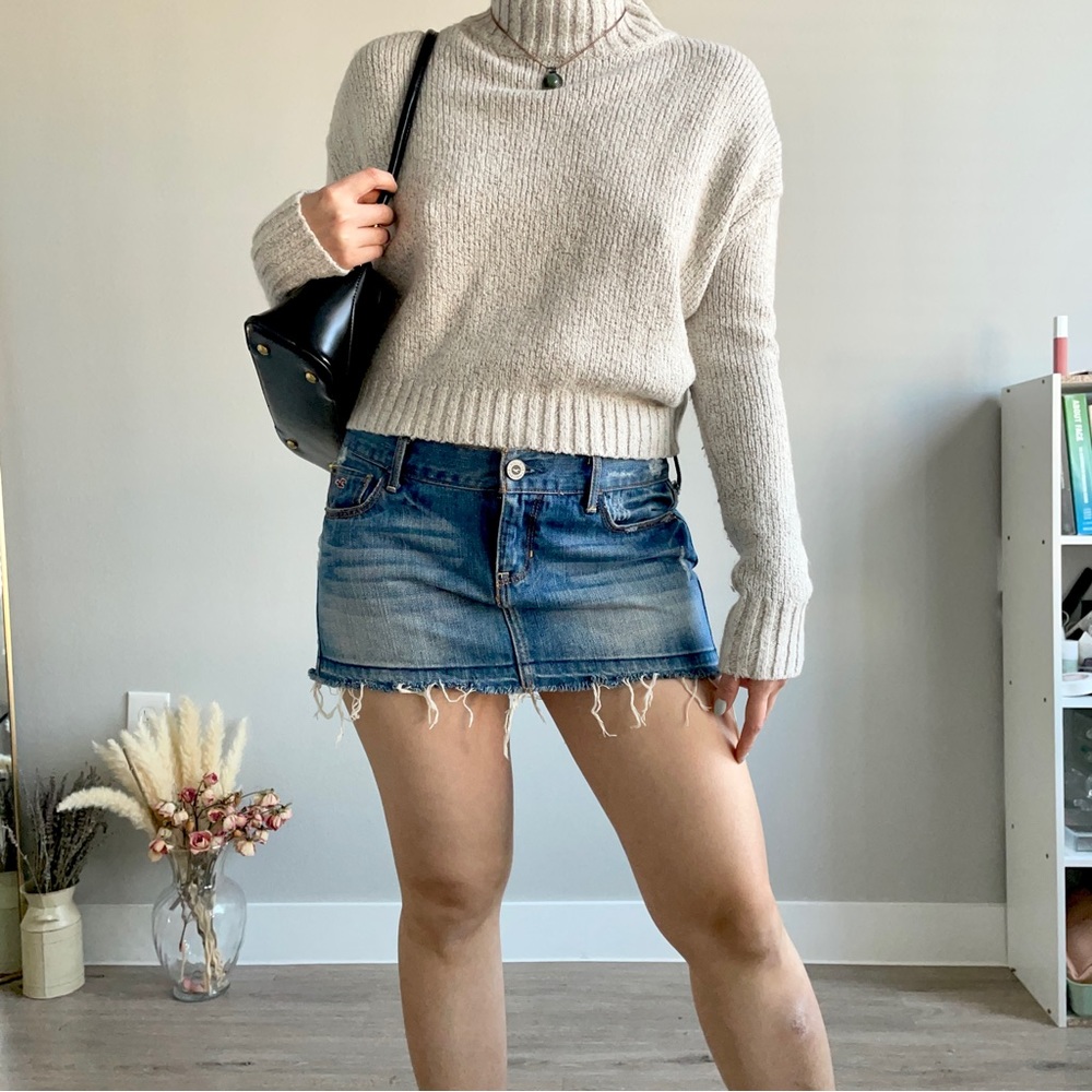 Y2K Low Rise Jean Mini Skirt
Hollister